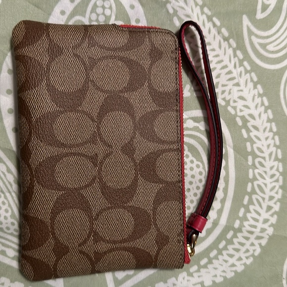 Authentic COACH Signature coated canvas/leather heart( good times) zip wristlet - Picture 2 of 4
